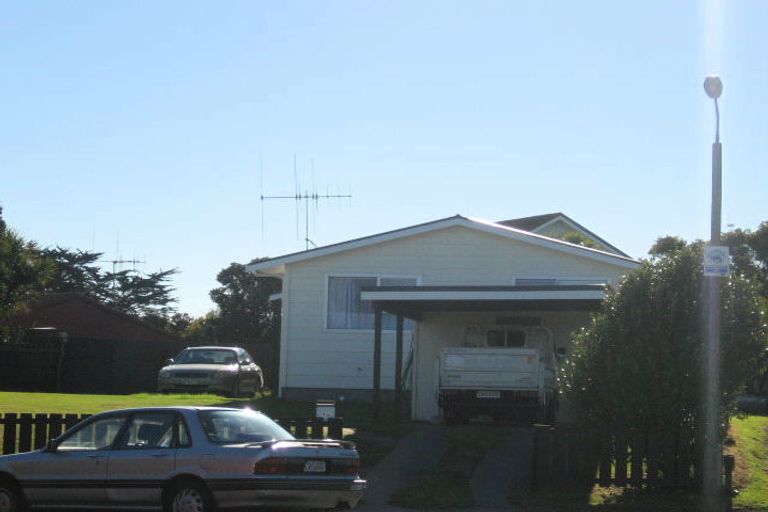 Photo of property in 14 Simcox Street, Otaki Beach, Otaki, 5512