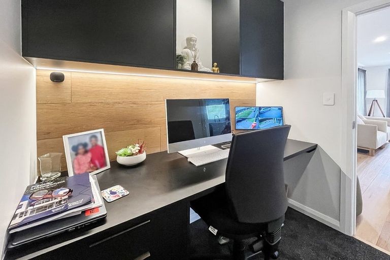 Photo of property in 53 Johnstone Drive, Fitzherbert, Palmerston North, 4410