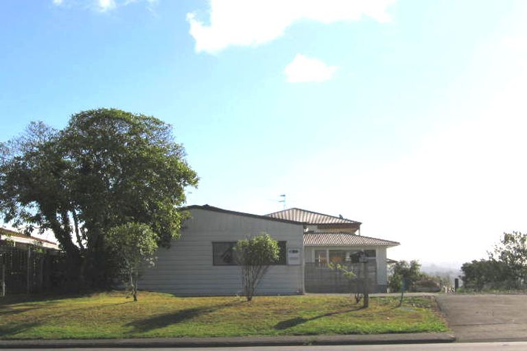 Photo of property in 4190 Great North Road, Glendene, Auckland, 0602