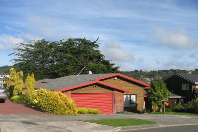 Photo of property in 52 Sailmaker Close, Whitby, Porirua, 5024