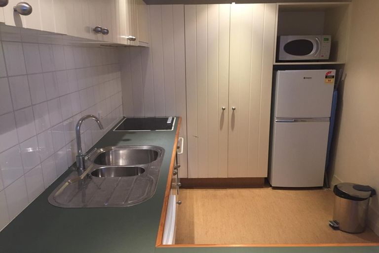 Photo of property in Kelvin House, 2e/16 The Terrace, Wellington Central, Wellington, 6011