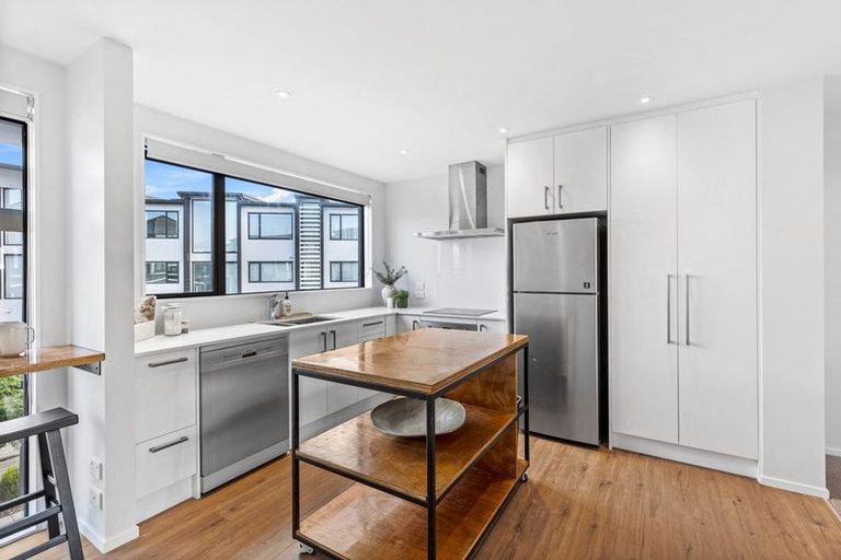 Photo of property in 18 Memorial Park Lane, Hobsonville, Auckland, 0618