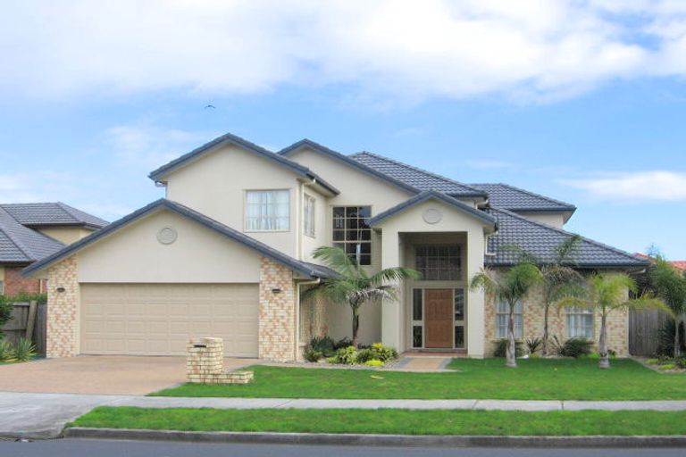 Photo of property in 33 Middlefield Drive, East Tamaki Heights, Auckland, 2016