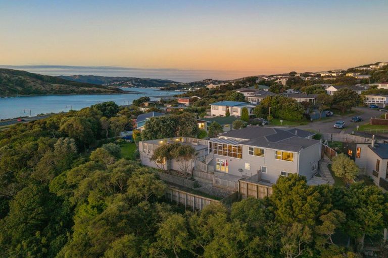 Photo of property in 9 Ayr Place, Papakowhai, Porirua, 5024