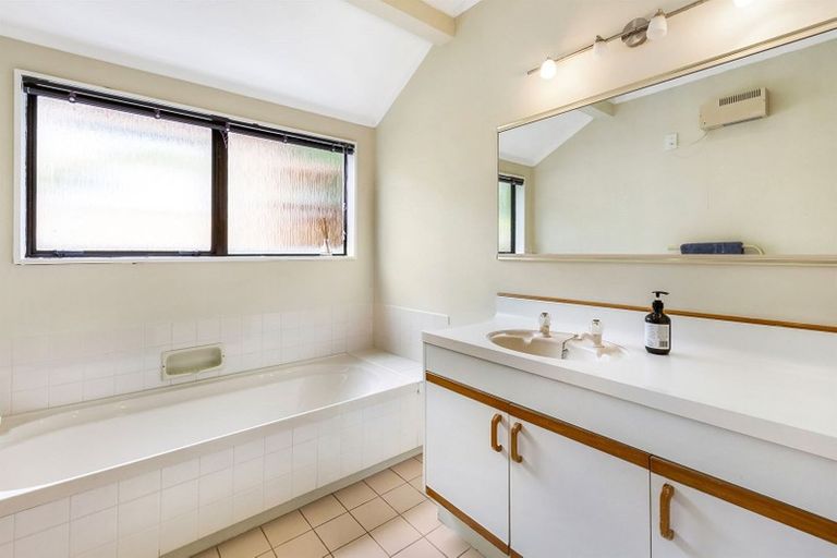 Photo of property in 70 Peterhouse Street, Tawa, Wellington, 5028