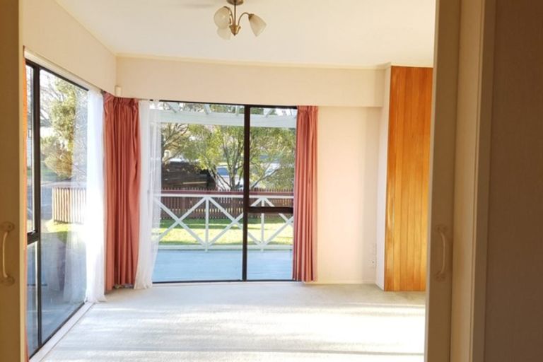 Photo of property in 28 Sunward Rise, Glenfield, Auckland, 0629