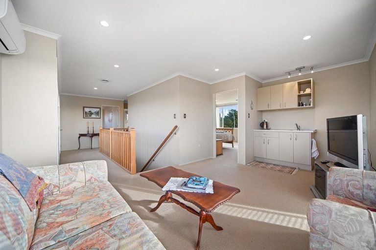 Photo of property in 11 Charles Miller Court, Clarks Beach, 2122