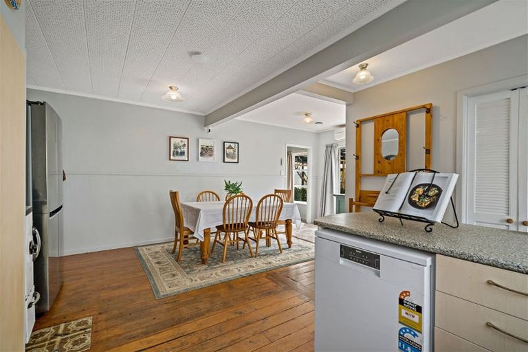 Photo of property in 91 Hutchinson Avenue, New Lynn, Auckland, 0600