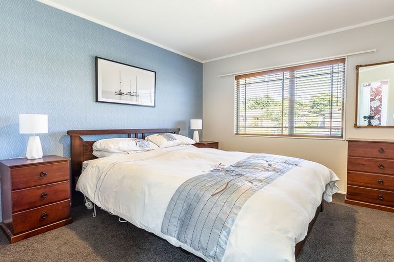 Photo of property in 51 Guildford Drive, Paraparaumu, 5032