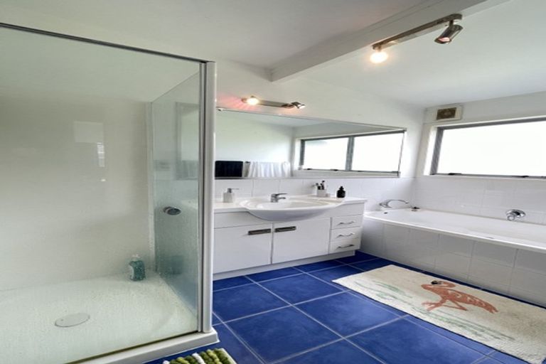 Photo of property in 413 East Coast Road, Mairangi Bay, Auckland, 0630