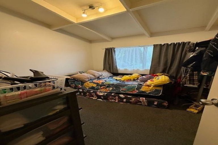 Photo of property in 16 Totaravale Drive, Totara Vale, Auckland, 0629