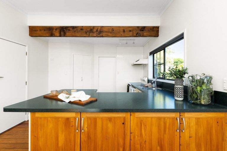 Photo of property in 25 Enfield Road, Hospital Hill, Napier, 4110