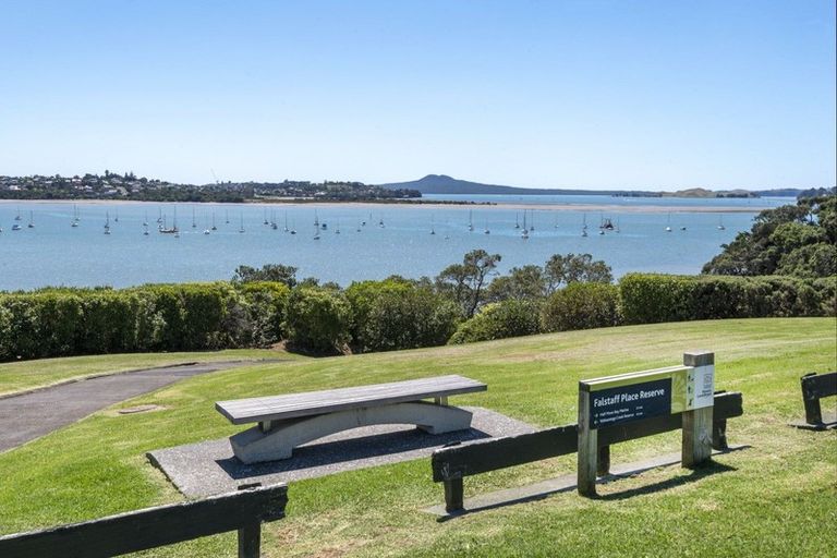 Photo of property in 5 Falstaff Place, Half Moon Bay, Auckland, 2012