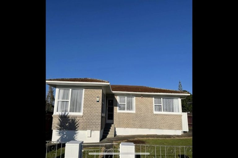 Photo of property in 90 Windrush Close, Mangere, Auckland, 2022