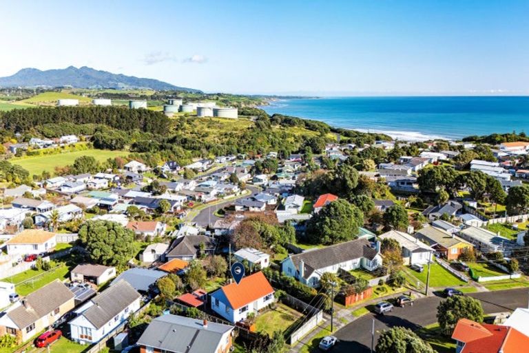 Photo of property in 15 Marama Crescent, Spotswood, New Plymouth, 4310