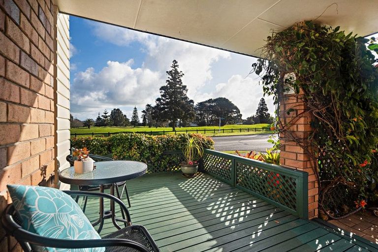 Photo of property in 11 Charles Miller Court, Clarks Beach, 2122