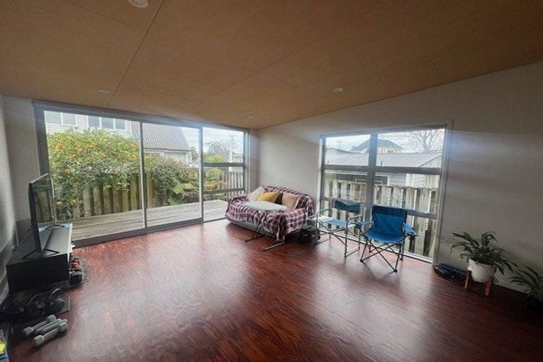 Photo of property in 8b Ngatai Road, Otumoetai, Tauranga, 3110
