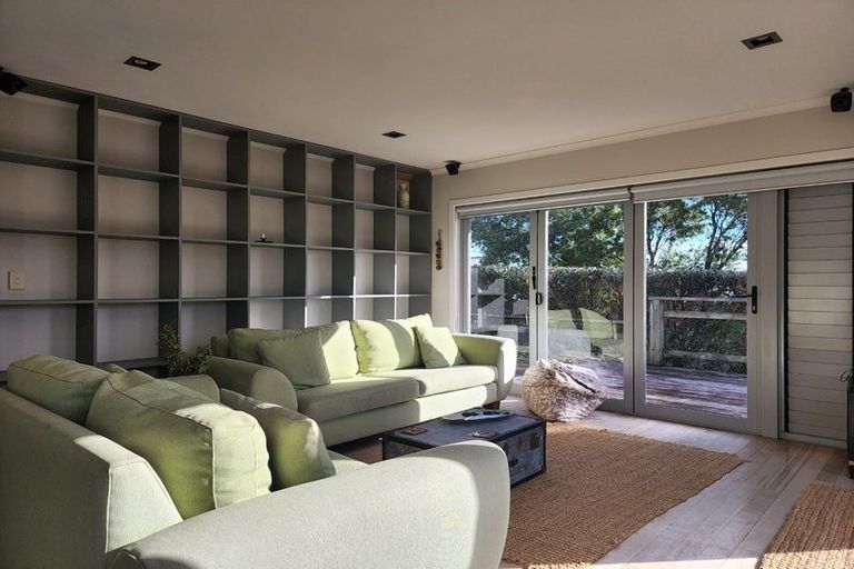 Photo of property in 10 Donnelly Street, Oakura, 4314