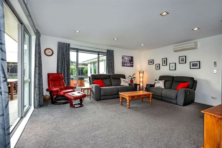 Photo of property in 35 Reka Street, Parklands, Christchurch, 8083