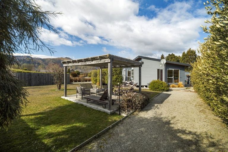 Photo of property in 56 Charles Court, Lake Hawea, Wanaka, 9382