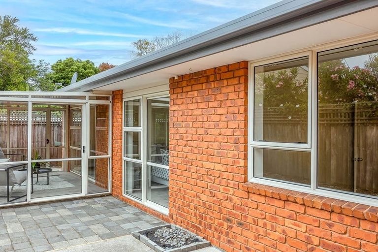 Photo of property in 2/118 Aorangi Road, Bryndwr, Christchurch, 8053