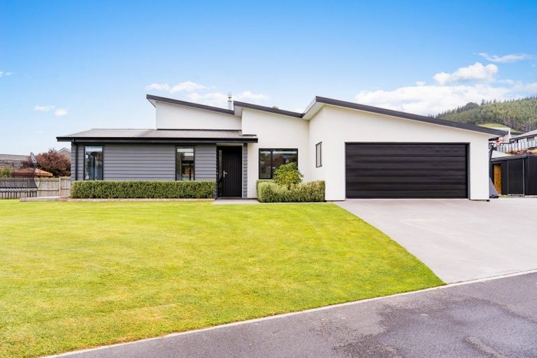 Photo of property in 25 Heathfield Drive, Mosgiel, 9024