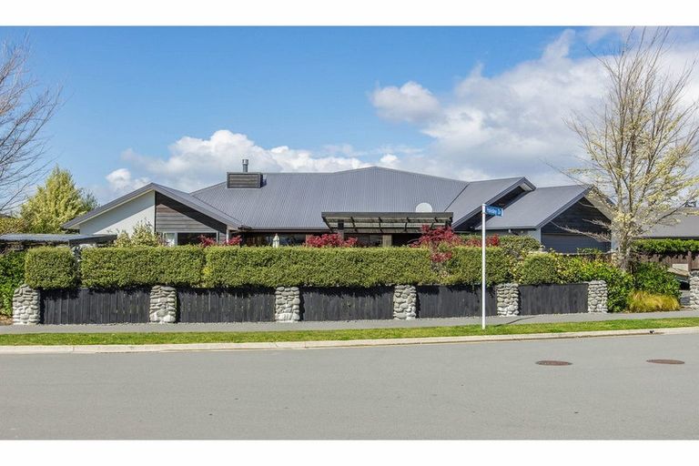 Photo of property in 44 Holiday Drive, Mairehau, Christchurch, 8052