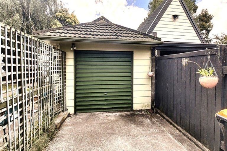 Photo of property in 41 Rhodes Drive, Kelvin Grove, Palmerston North, 4414
