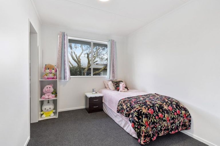 Photo of property in 124 Gloaming Hill, Titahi Bay, Porirua, 5022