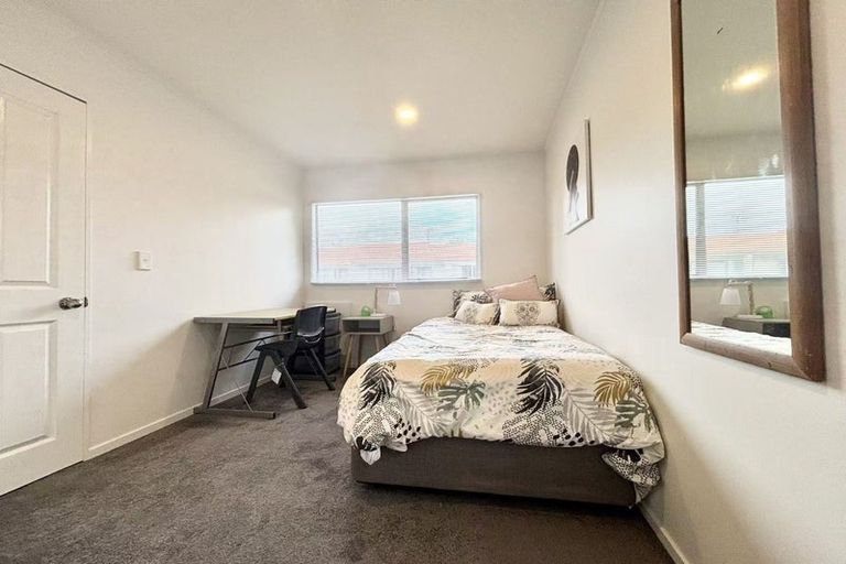 Photo of property in 1 Butia Avenue, Henderson, Auckland, 0612