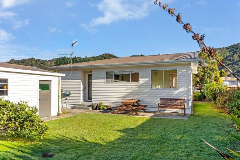 Photo of property in 236 Wellington Road, Wainuiomata, Lower Hutt, 5014
