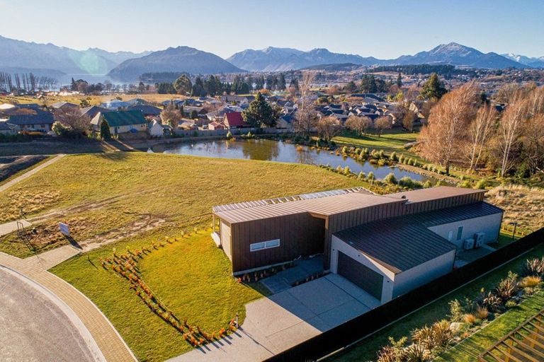 Photo of property in 23 Sapphire Spring Rise, Wanaka, 9305