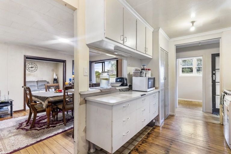 Photo of property in 33 Taikata Road, Te Atatu Peninsula, Auckland, 0610