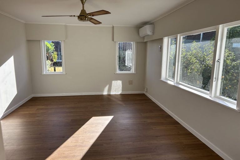 Photo of property in 1/5 Arran Road, Browns Bay, Auckland, 0630
