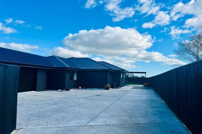 Photo of property in 41 Acacia Street, Kelvin Grove, Palmerston North, 4414