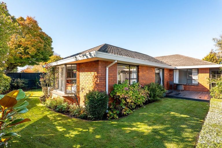 Photo of property in 2/84 Memorial Avenue, Ilam, Christchurch, 8053