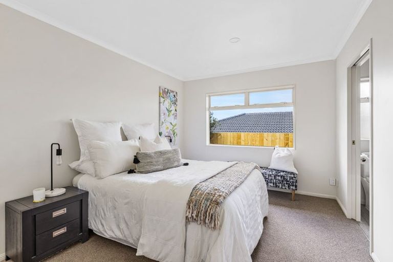 Photo of property in 3 Chesterfield Way, Orewa, 0931
