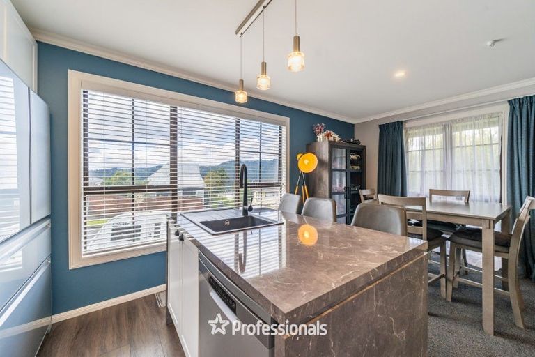 Photo of property in 33 Fenchurch Grove, Stokes Valley, Lower Hutt, 5019