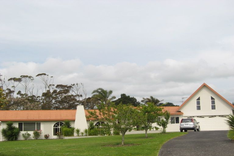 Photo of property in 35 Cloverfields Drive, Waimauku, 0812
