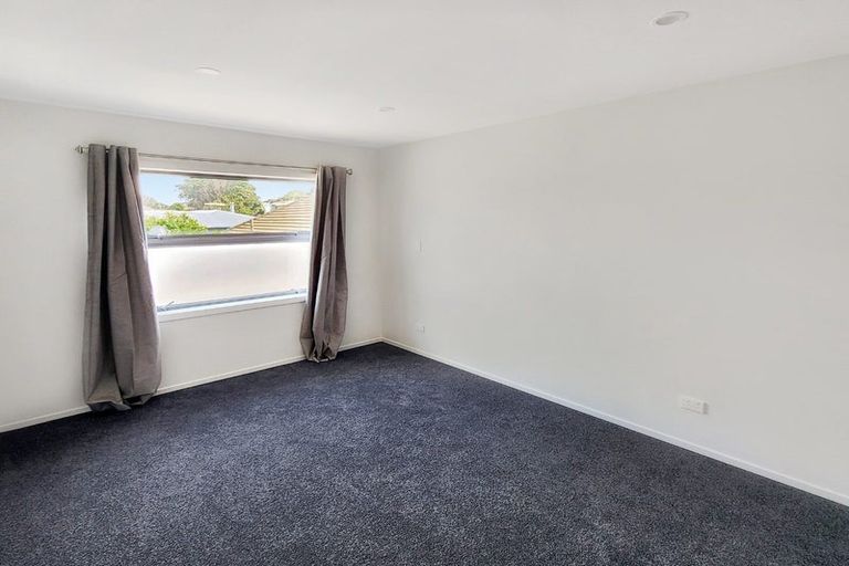 Photo of property in 4/12 Mana Avenue, Titahi Bay, Porirua, 5022