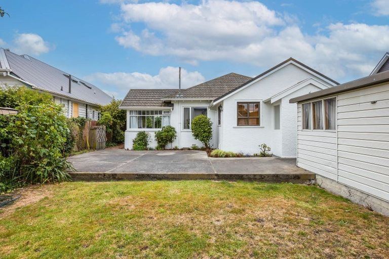 Photo of property in 113 Saint Andrews Square, Strowan, Christchurch, 8052