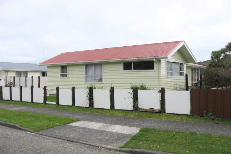 Photo of property in 14 Dewsbury Grove, Wainuiomata, Lower Hutt, 5014