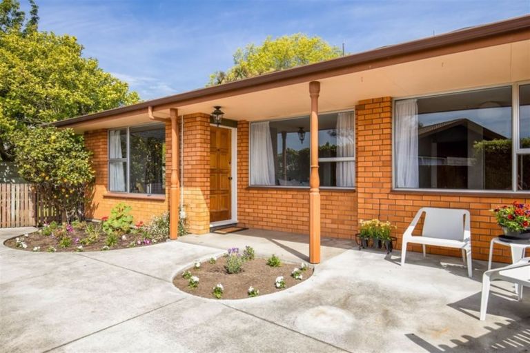 Photo of property in 2/17 Karen Lane, Beckenham, Christchurch, 8023