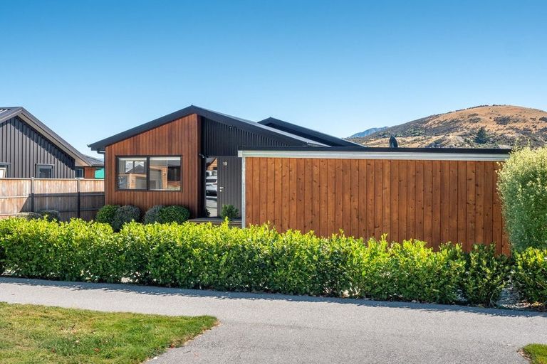 Photo of property in 19 Maize Street, Jacks Point, Queenstown, 9371