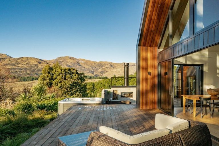 Photo of property in 3 Maude View Road, Hawea Flat, Wanaka, 9382
