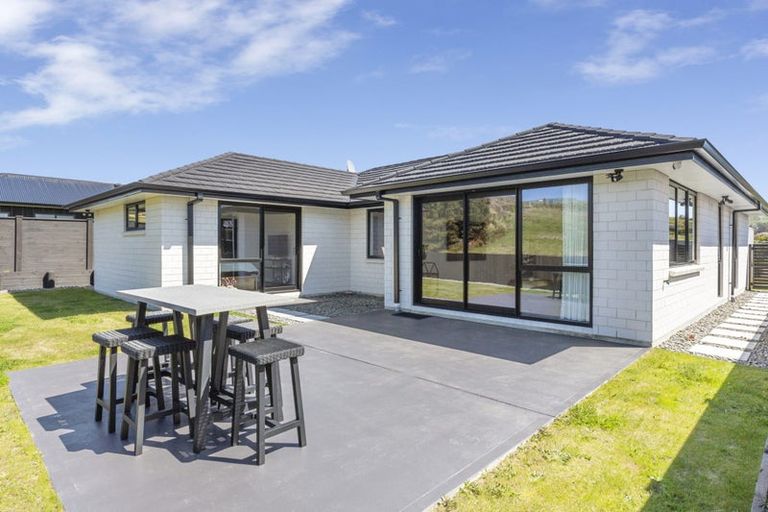 Photo of property in 3 Foremast Place, Whitby, Porirua, 5024