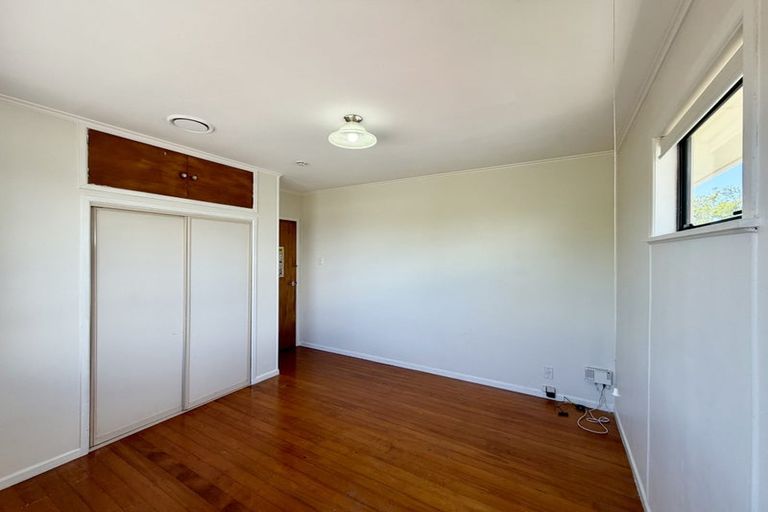 Photo of property in 55 La Rosa Street, Green Bay, Auckland, 0604