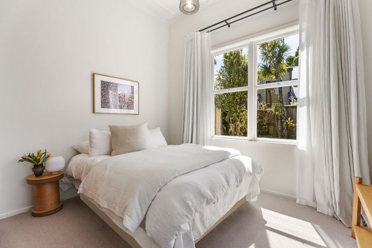 Photo of property in 41 Te Ahuahu Road, Piha, New Lynn, 0772