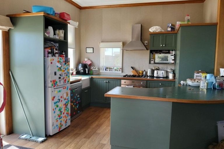 Photo of property in 215 Bridge Street, Bulls, 4818