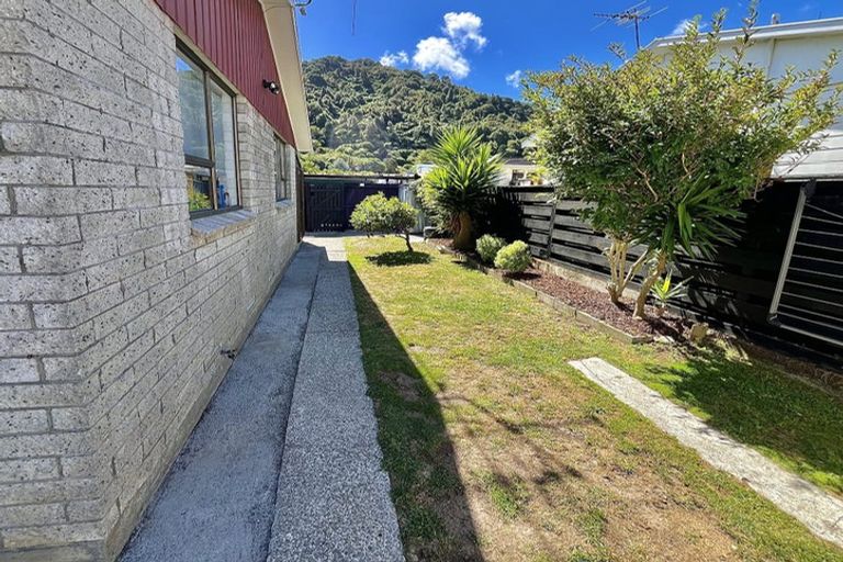 Photo of property in 9b Kansas Grove, Totara Park, Upper Hutt, 5018